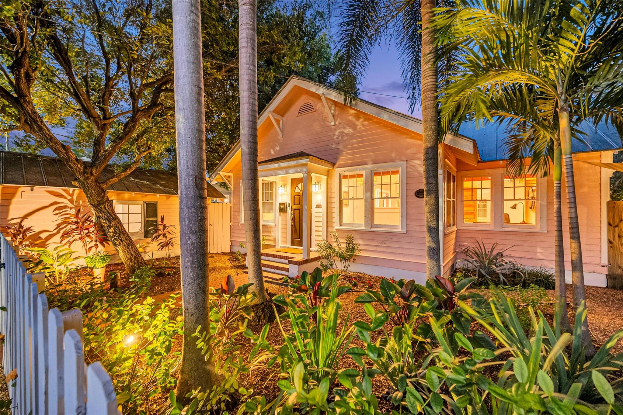 Victoria Courts 9-49 B - Residential