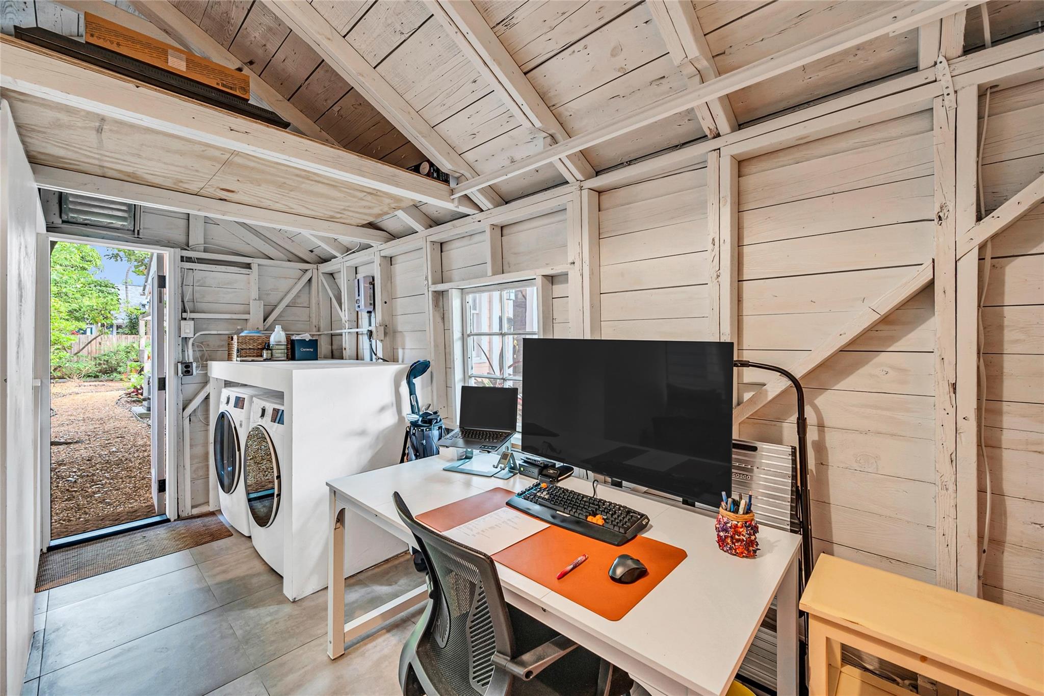 Victoria Courts 9-49 B - Residential