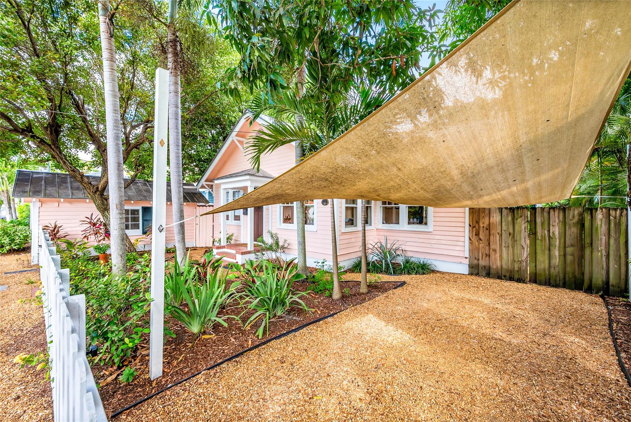 Victoria Courts 9-49 B - Residential