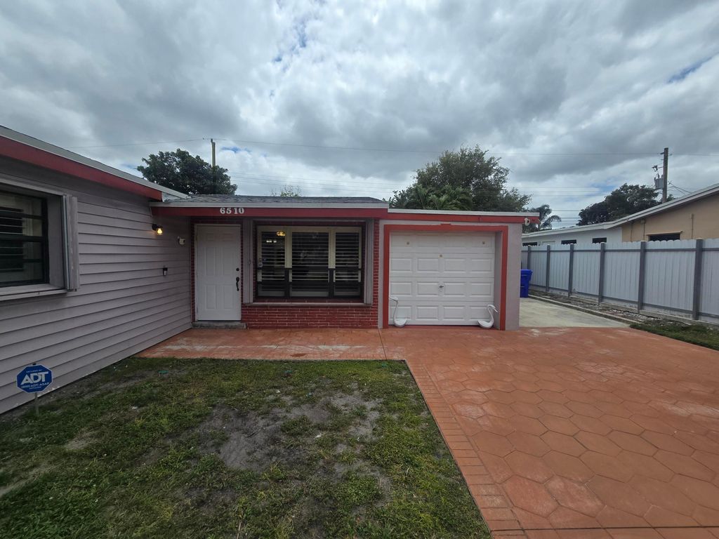 Photo of 6510 Sheridan Street, Hollywood, FL 33024 (MLS # B26015894)