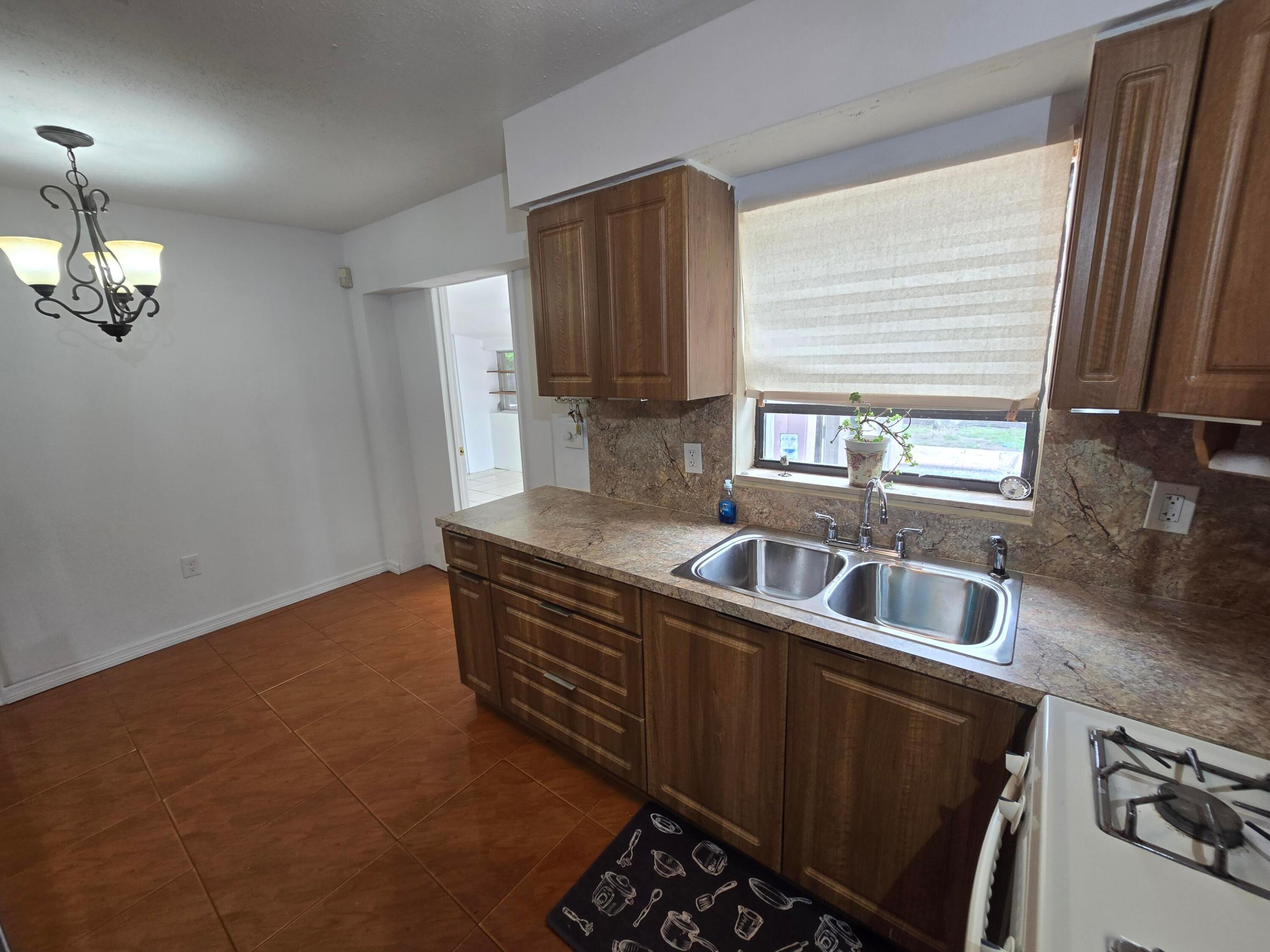 DRIFTWOOD PLAZA - Residential