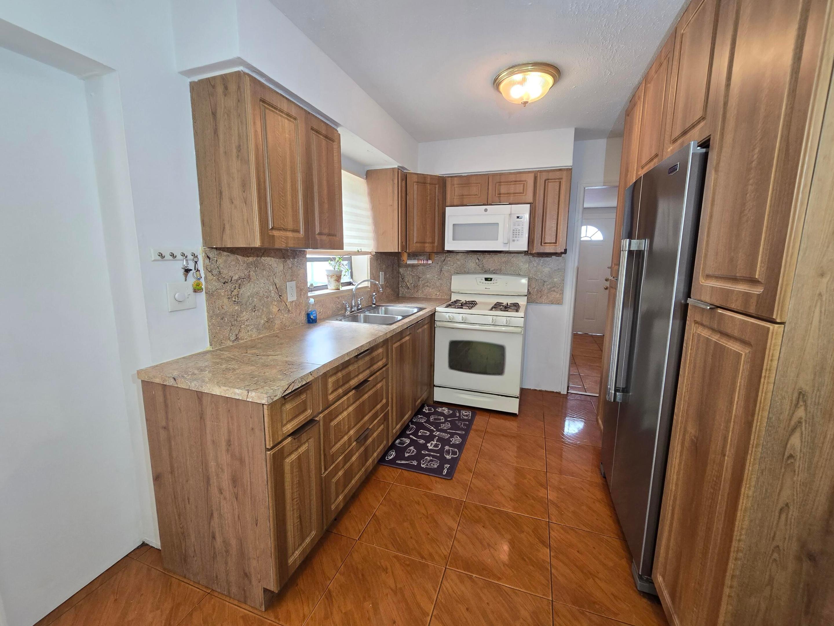 DRIFTWOOD PLAZA - Residential