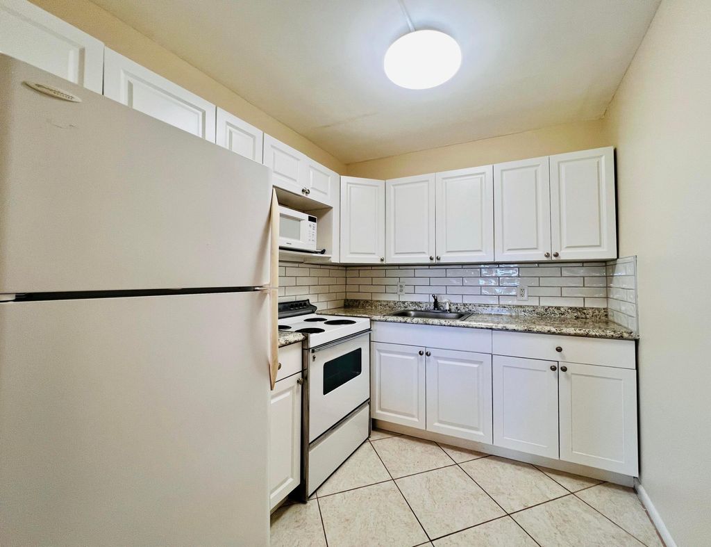 Photo of 27 Sheffield B, West Palm Beach, FL 33417 (MLS # B26004399)