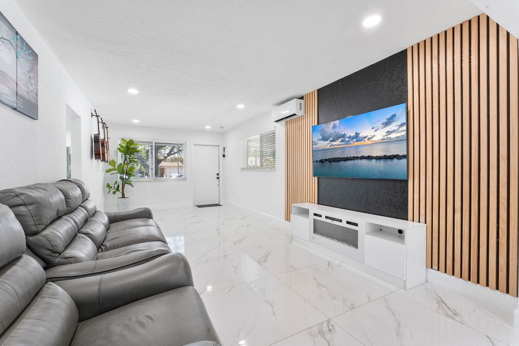 Photo of 822 S C Street, Lake Worth Beach, FL 33460 (MLS # B26018574)