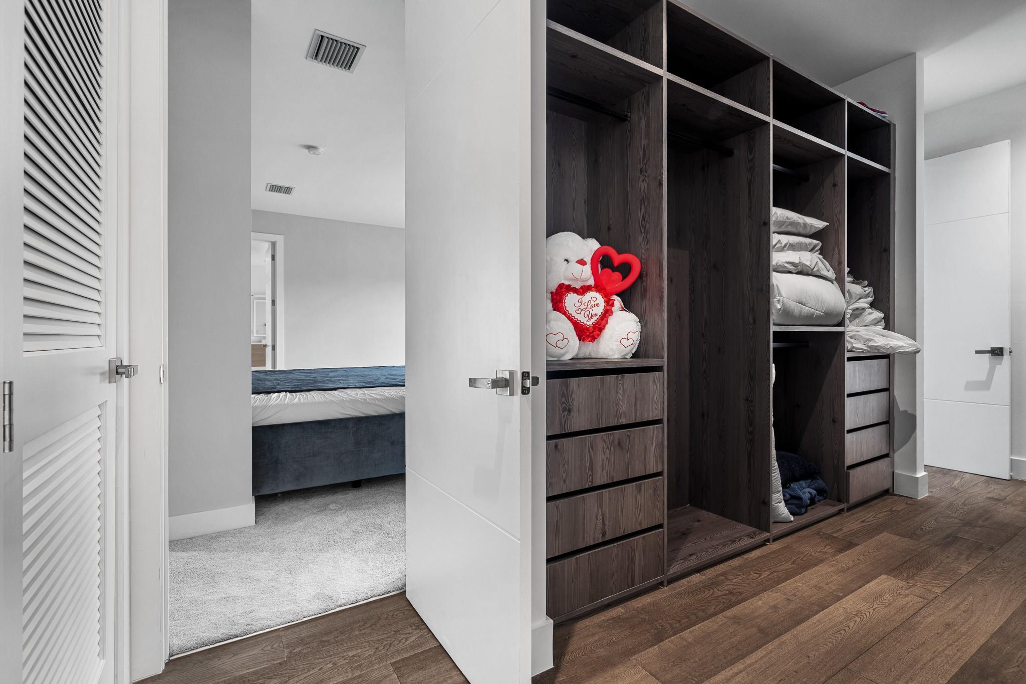 WESTON ESTATES - Residential