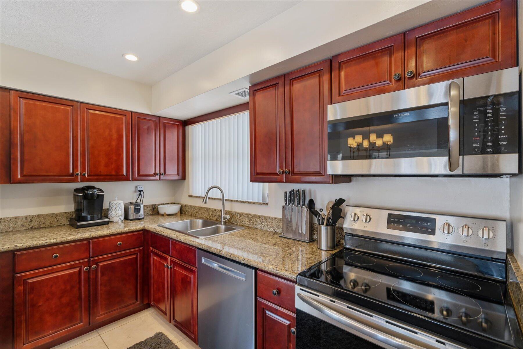 CYPRESS POINT - Residential