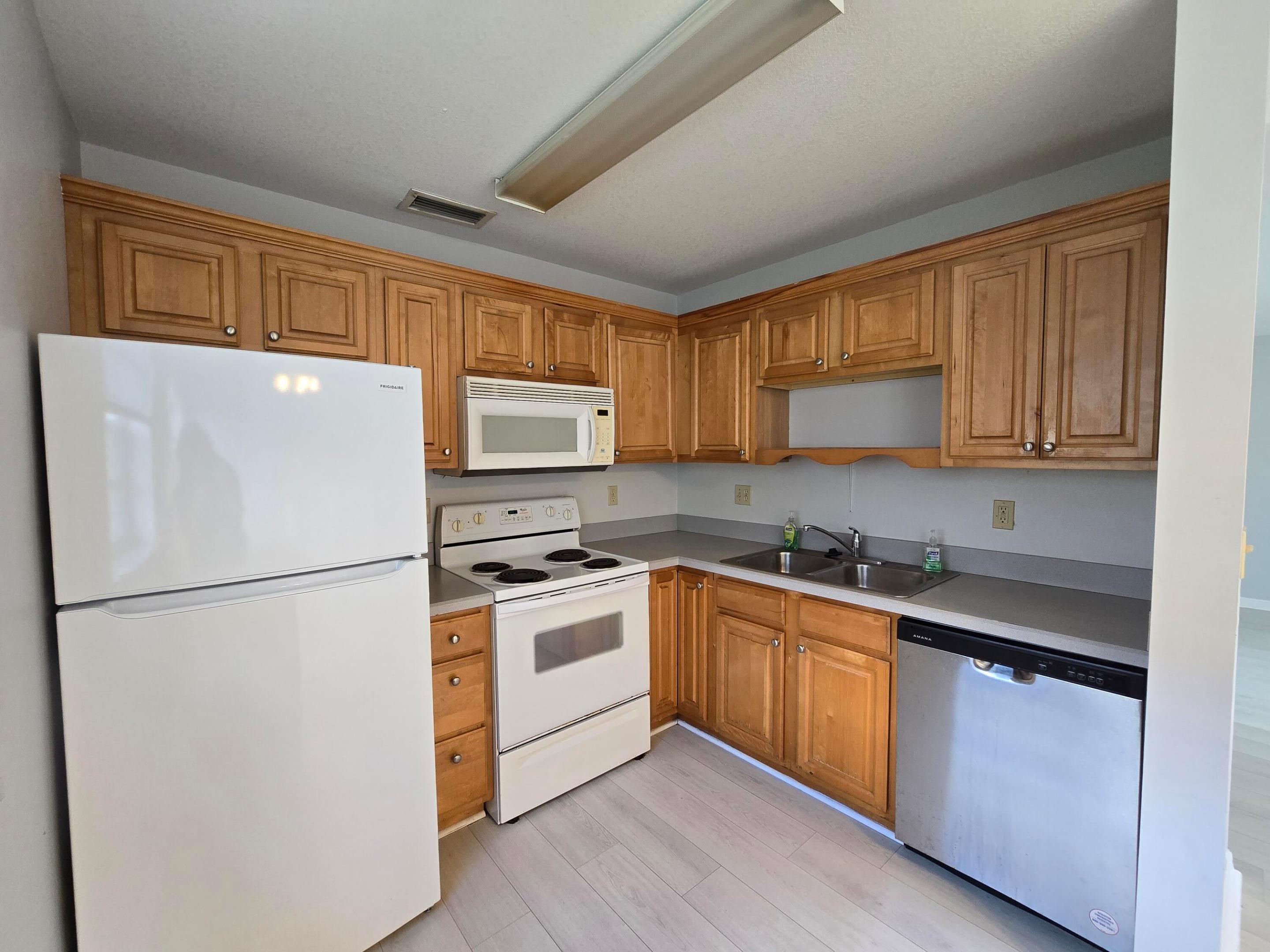 VISTA ROYALE PHASE IV BLDGS 83-111 - Residential