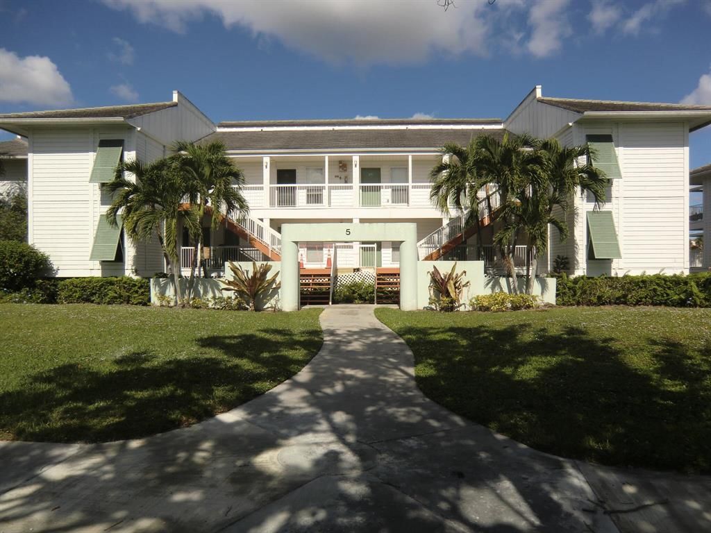 Photo of 170 Cypress Point Drive, Palm Beach Gardens, FL 33418 (MLS # R10765677)