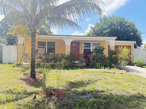 520 Seagrape Road N Lantana FL 33462