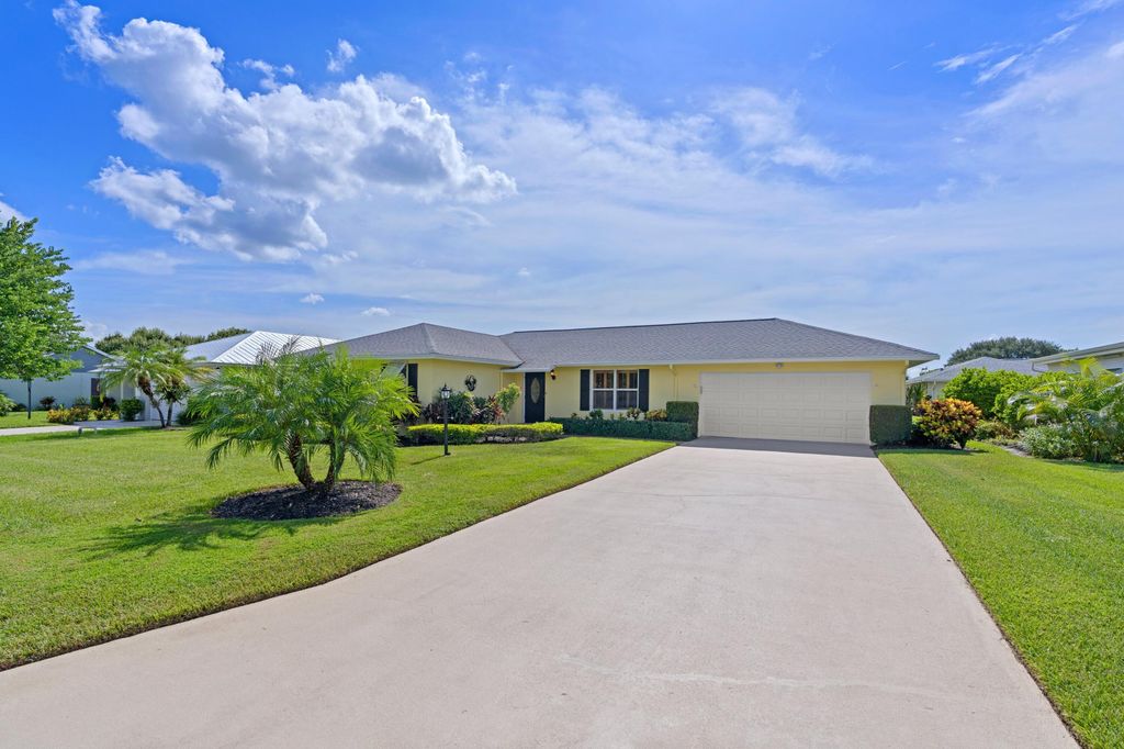 Photo of 18312 SE Eagle Lane, Jupiter, FL 33469 (MLS # R11013712)