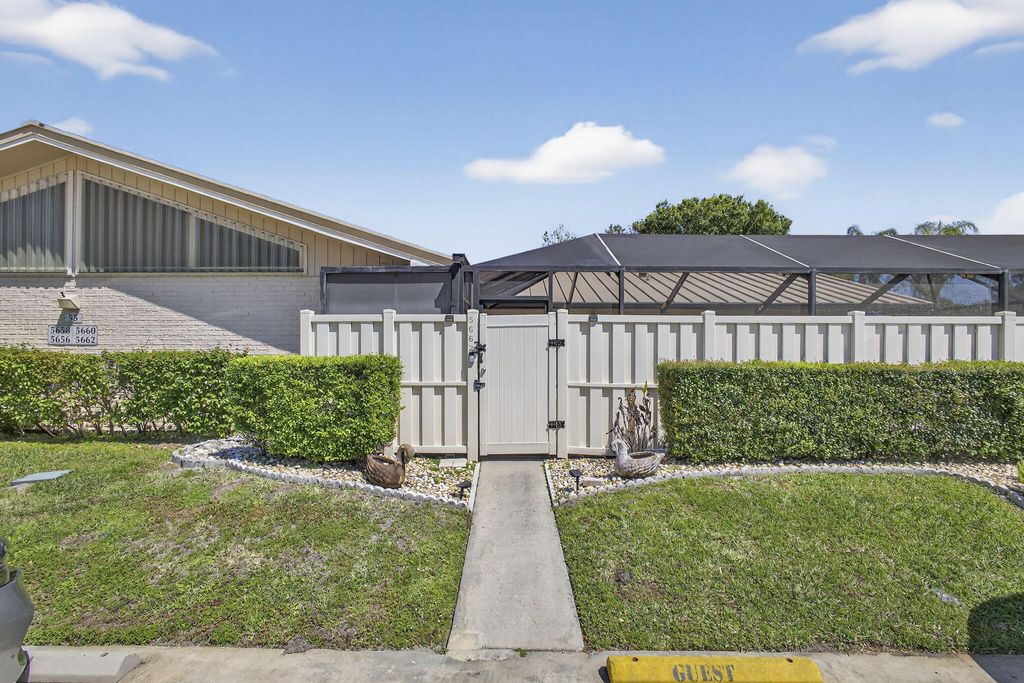 Photo of 5662 Golden Eagle Circle, Palm Beach Gardens, FL 33418 (MLS # B26007748)