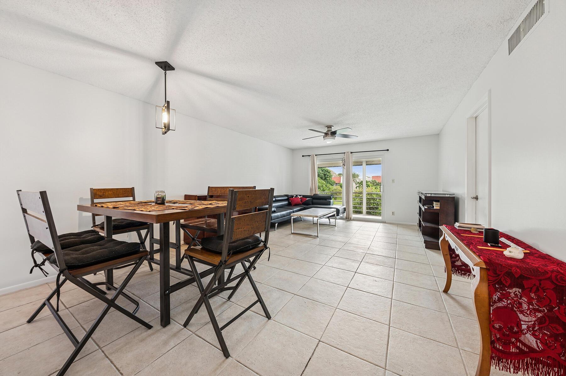 LAGO DEL REY CONDO - Residential