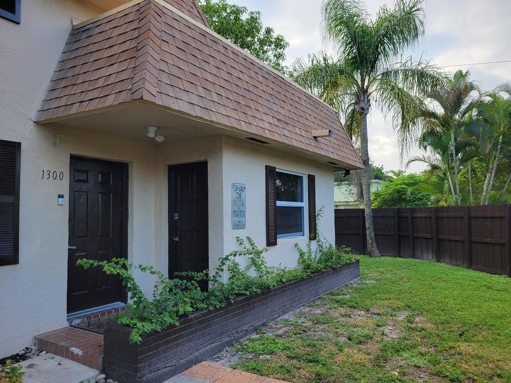 Photo of 1300 NW 4th Avenue #B, Fort Lauderdale, FL 33311 (MLS # B26028932)