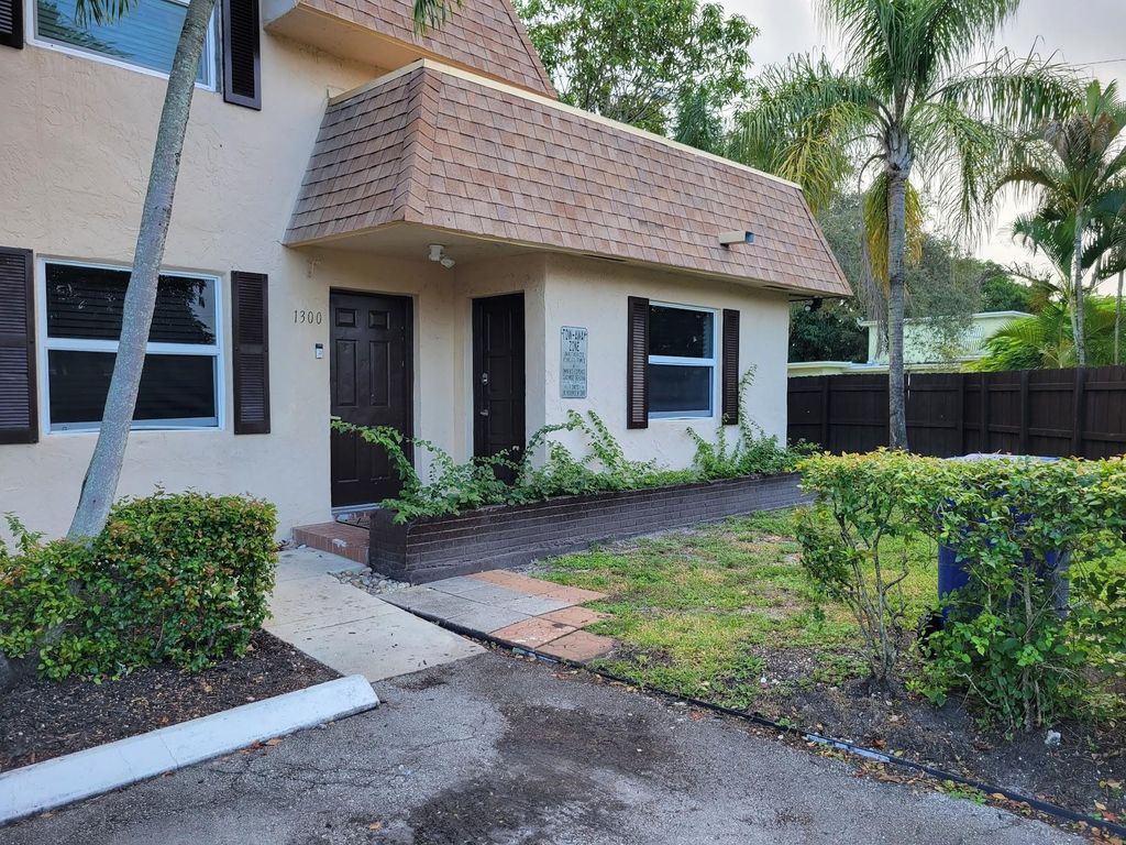Photo of 1300 NW 4th Avenue #B, Fort Lauderdale, FL 33311 (MLS # B26028932)