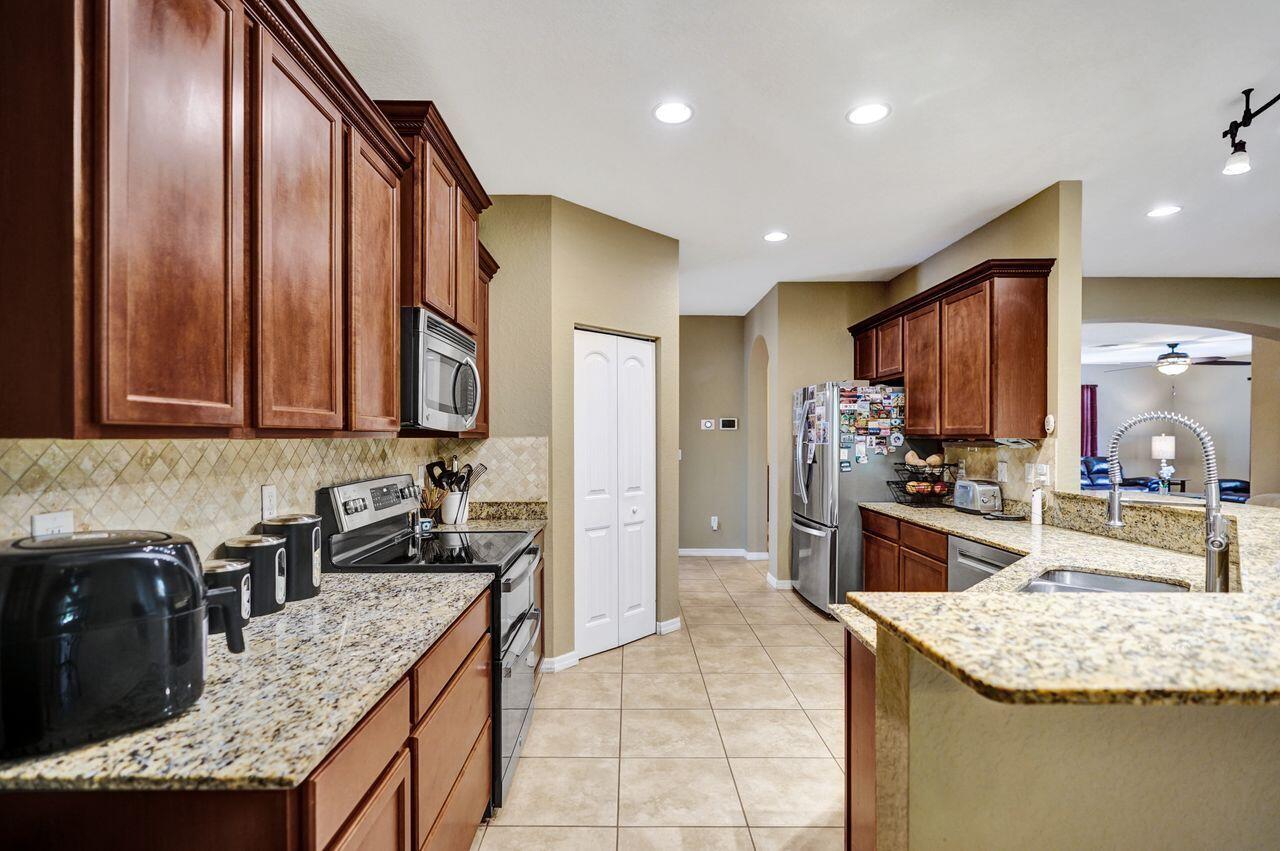 LYONS RANCHES - Residential Lease