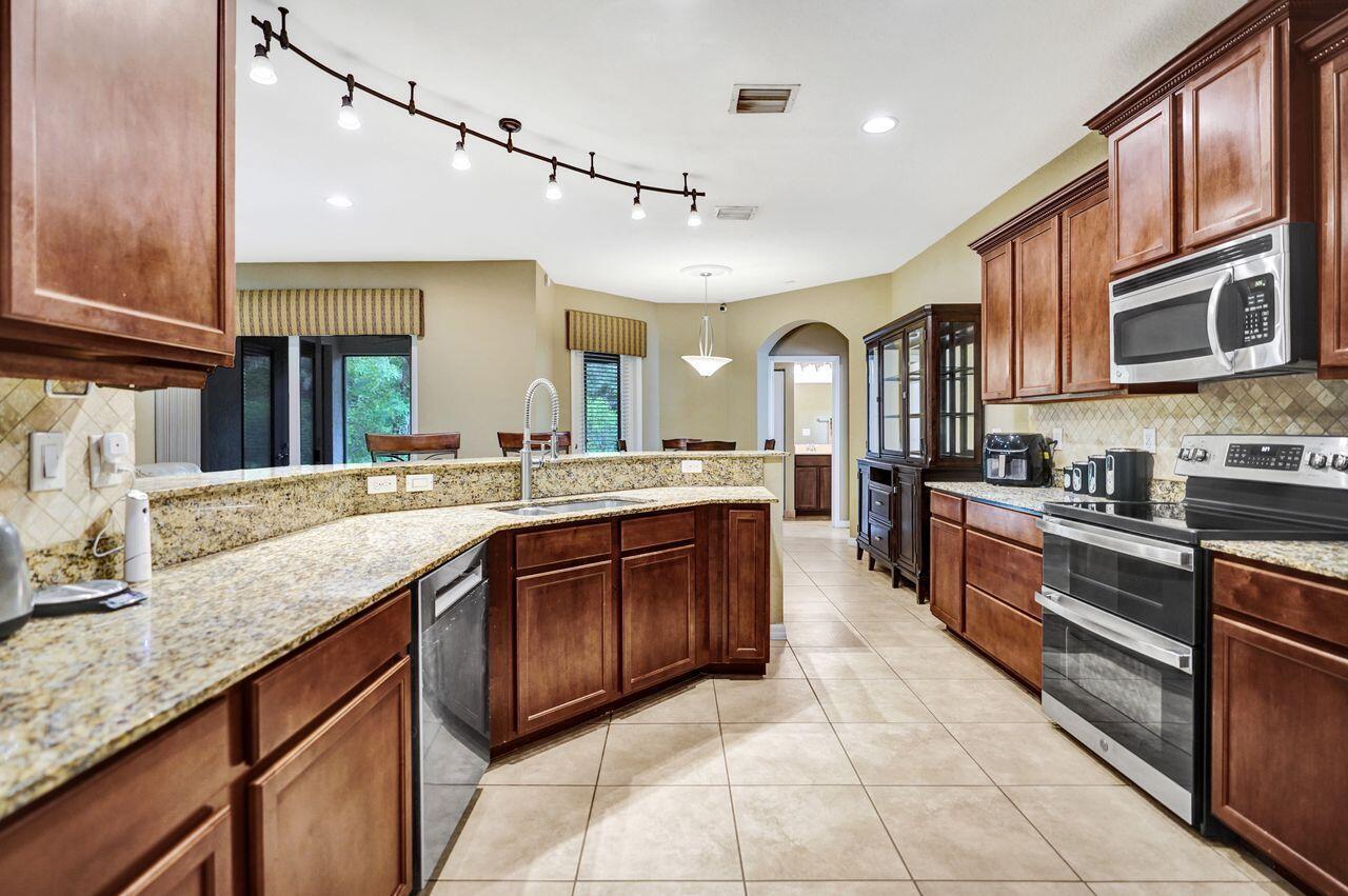 LYONS RANCHES - Residential Lease