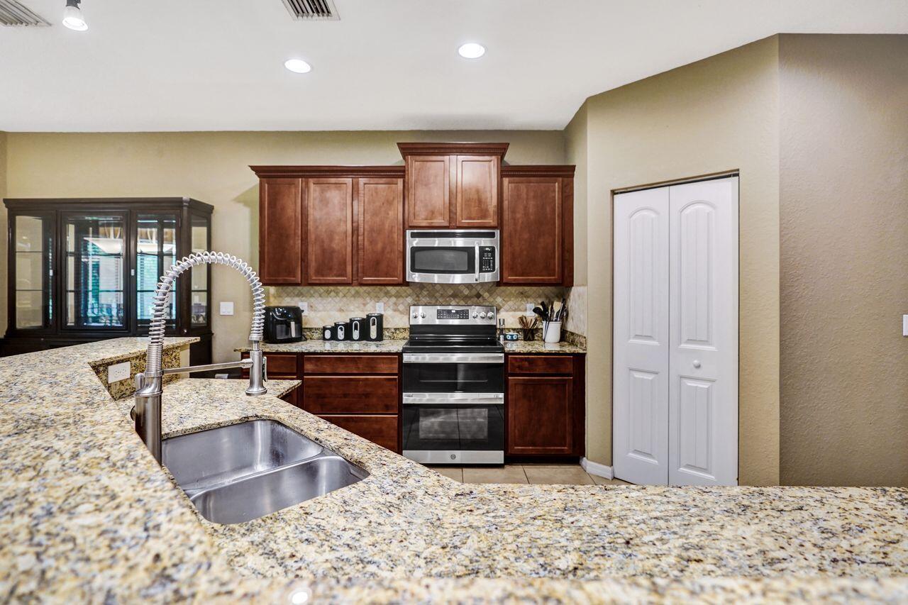 LYONS RANCHES - Residential Lease