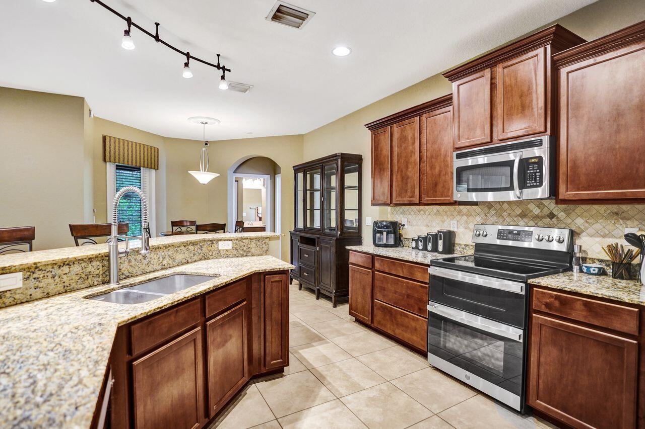 LYONS RANCHES - Residential Lease