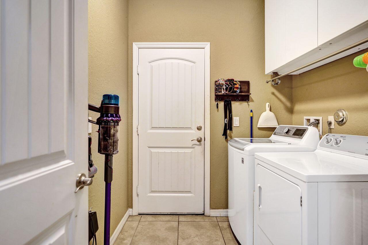 LYONS RANCHES - Residential Lease