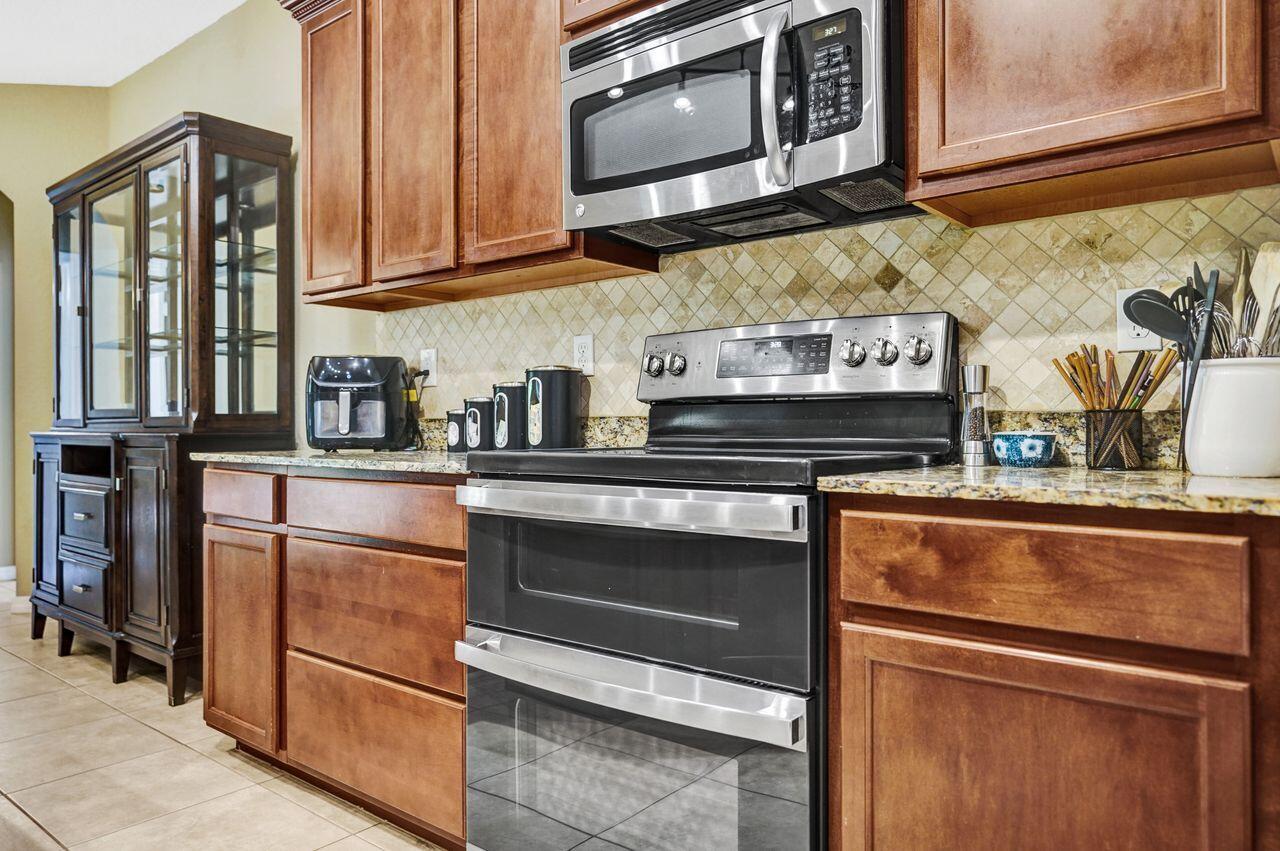 LYONS RANCHES - Residential Lease