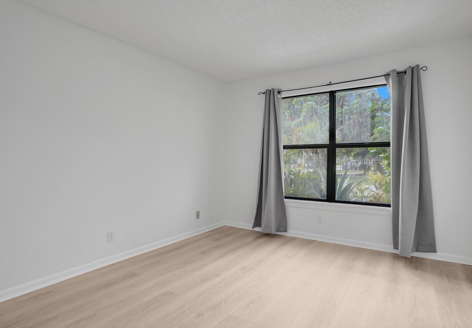 BEDFORD MEWS AT WELLINGTO - Residential Lease