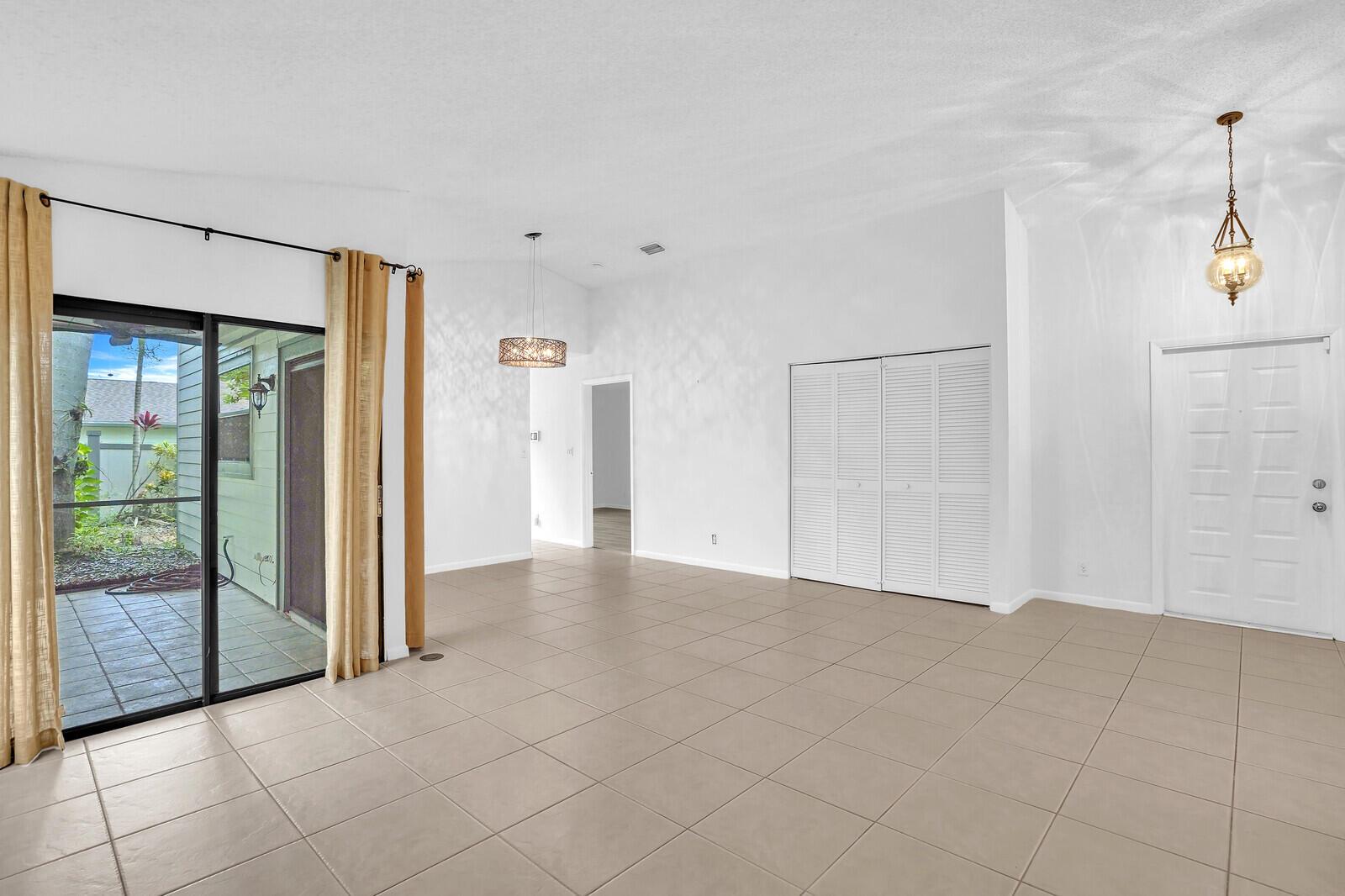 BEDFORD MEWS AT WELLINGTO - Residential Lease