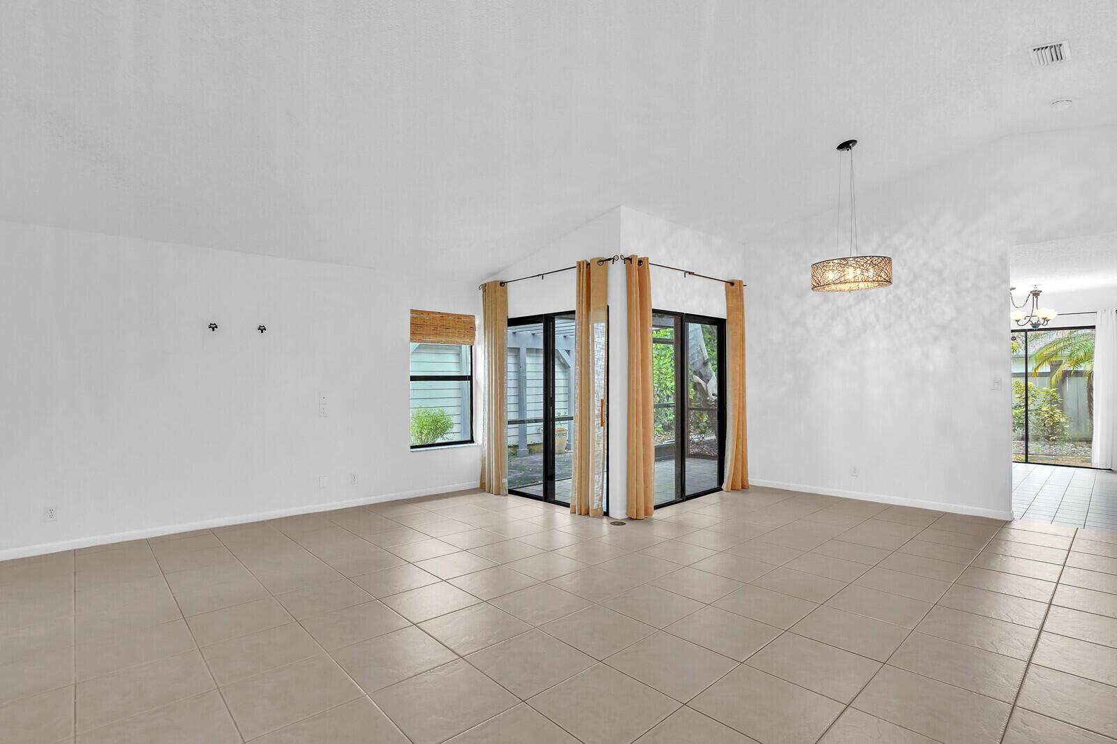 BEDFORD MEWS AT WELLINGTO - Residential Lease