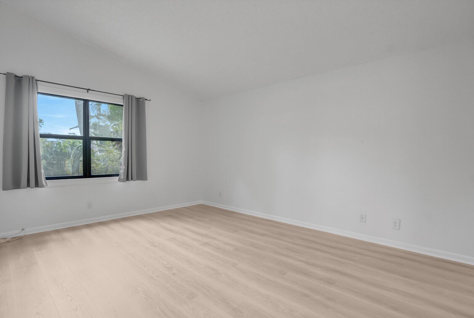 BEDFORD MEWS AT WELLINGTO - Residential Lease