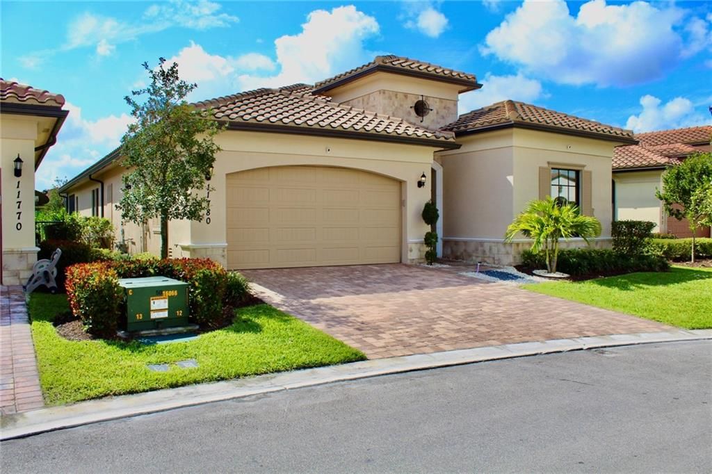 Photo of 11780 Waters Edge Ct, Parkland, FL 33076 (MLS # F10322720)