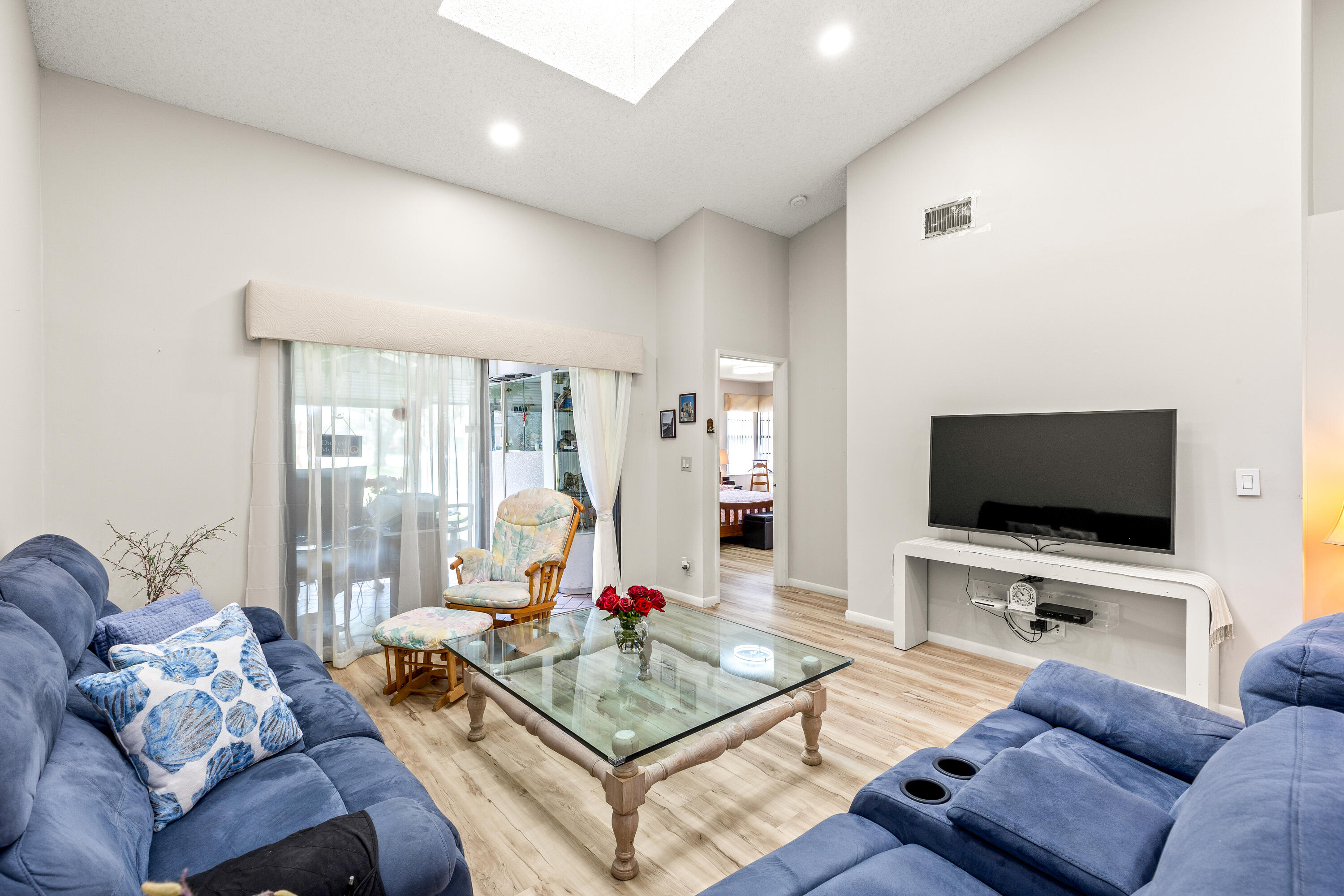 WHISPER WALK SEC E CONDO - Residential