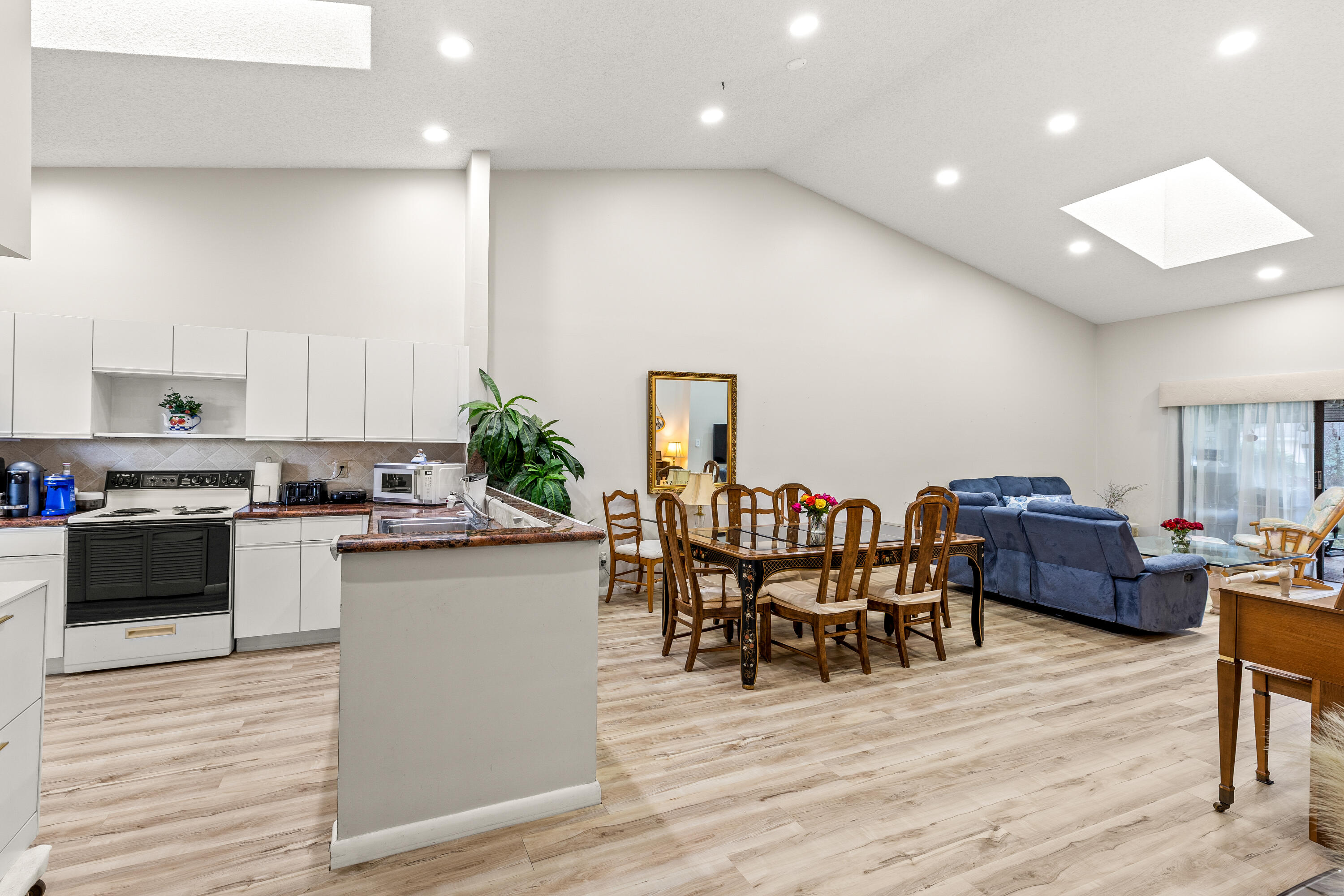 WHISPER WALK SEC E CONDO - Residential