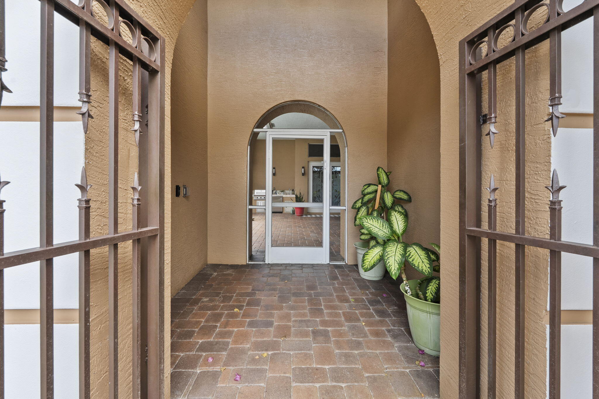 10548 SW Lands End Place