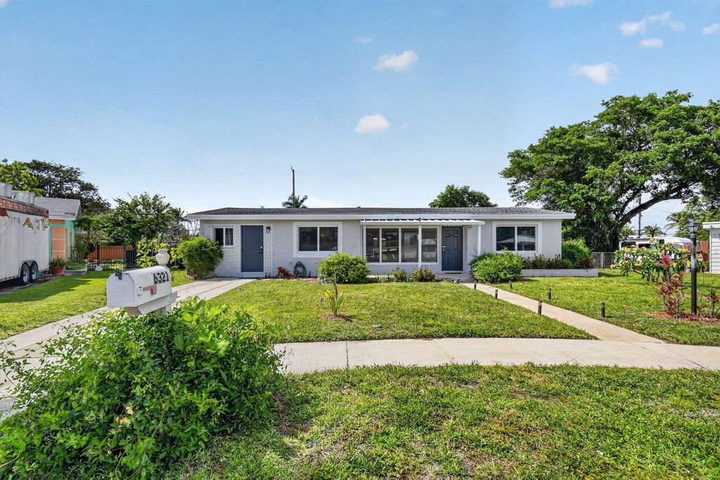 Photo of 6321 Nowata Circle, Lake Worth, FL 33462 (MLS # B26016480)