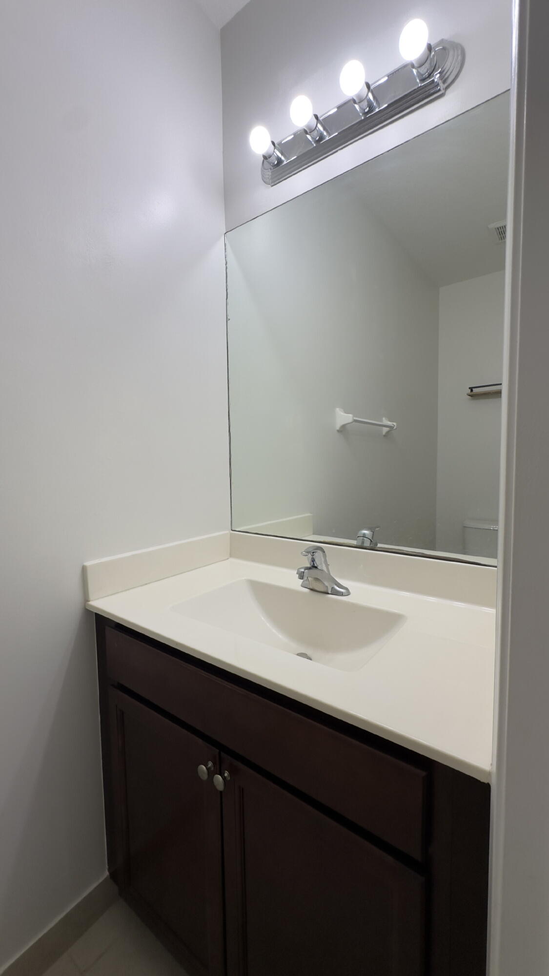 CHARLESTON COMMONS 2 - Residential Lease