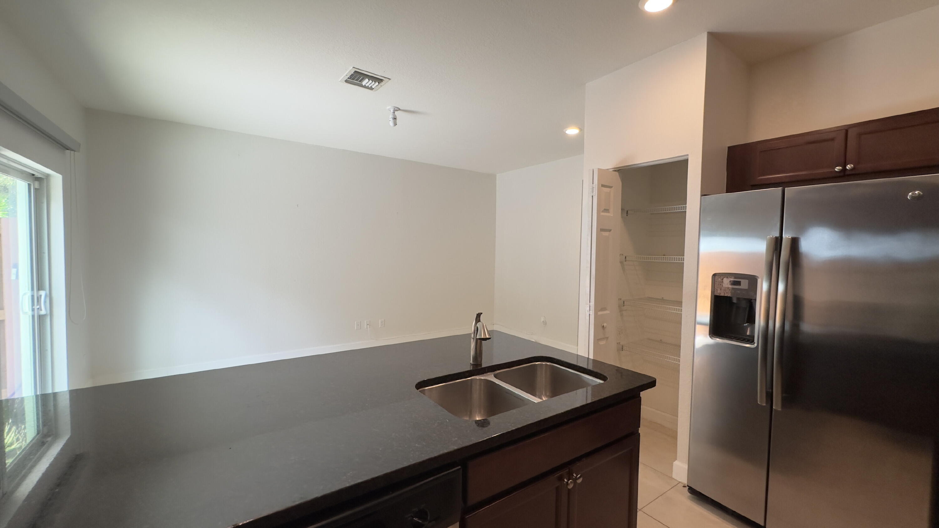 CHARLESTON COMMONS 2 - Residential Lease