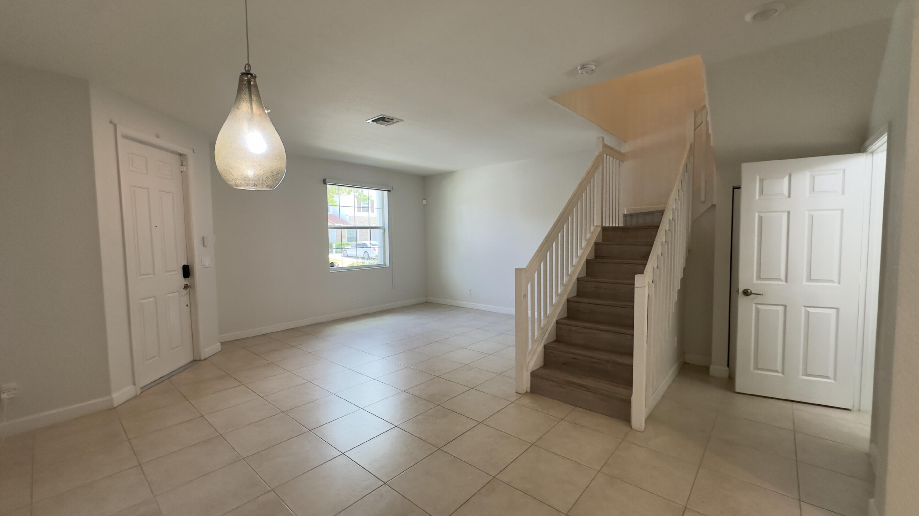 CHARLESTON COMMONS 2 - Residential Lease