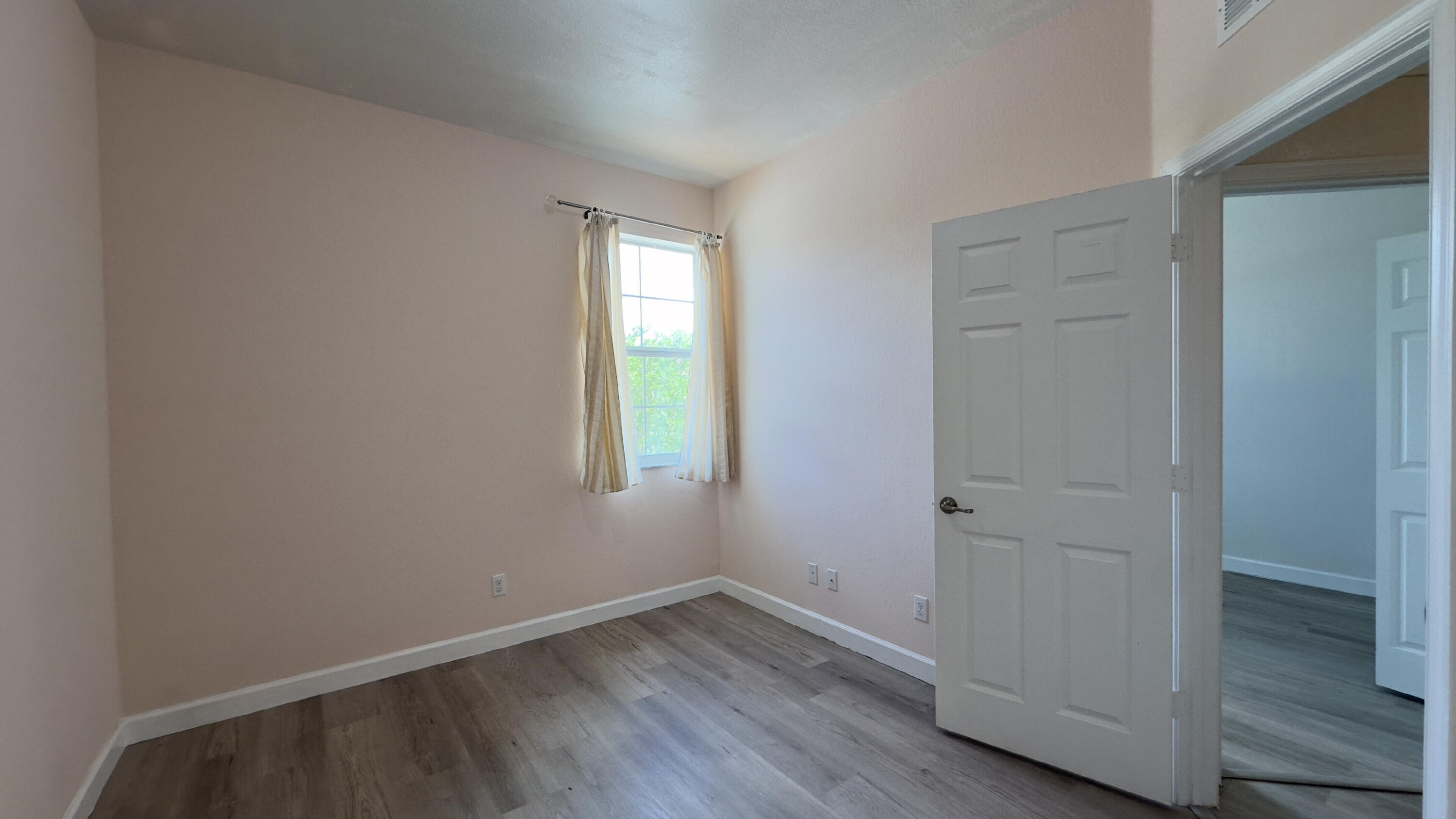 CHARLESTON COMMONS 2 - Residential Lease