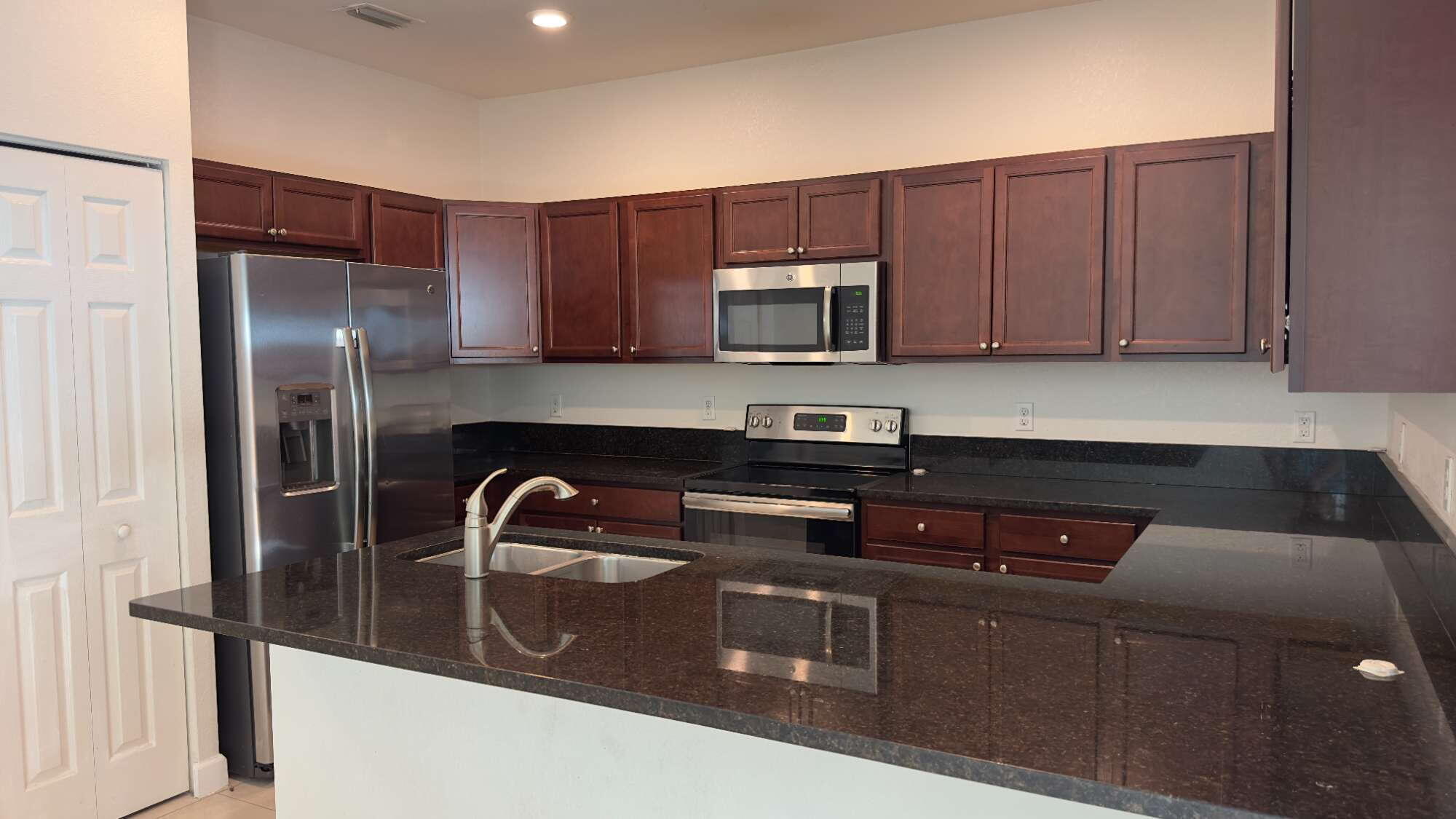 CHARLESTON COMMONS 2 - Residential Lease