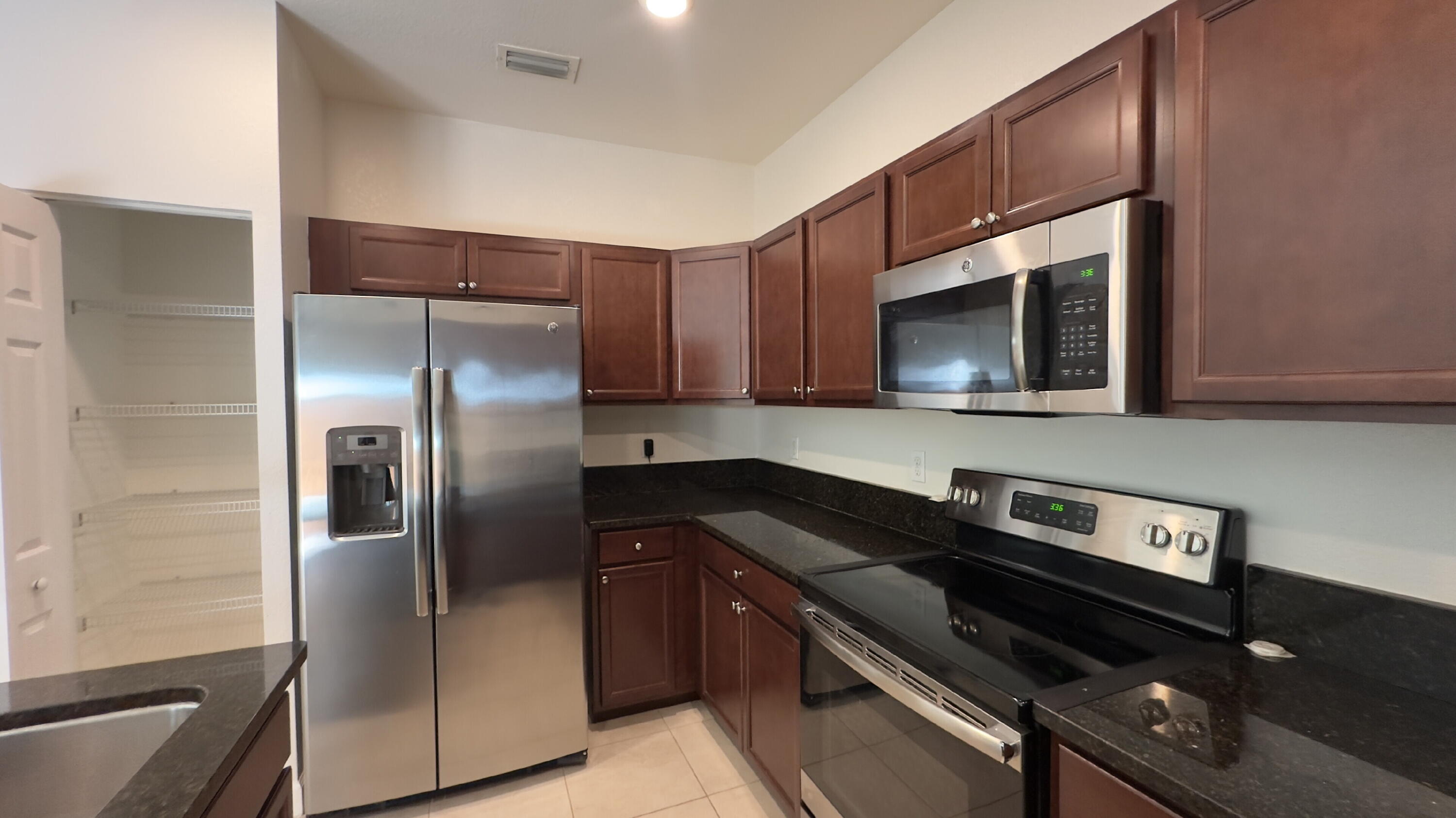 CHARLESTON COMMONS 2 - Residential Lease