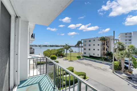 301 Croton Ave Unit 302, Lantana, FL MLS: F10494113