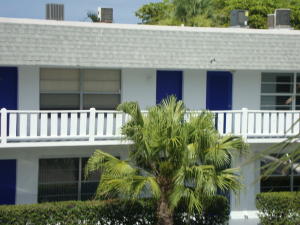 Furnished or unfurnished 1/1.5 condo in active 55+ community. Very nicely updated condo. Great location. A cat is allowed only. Near the beach and walking distance to shopping, restaurants and more...