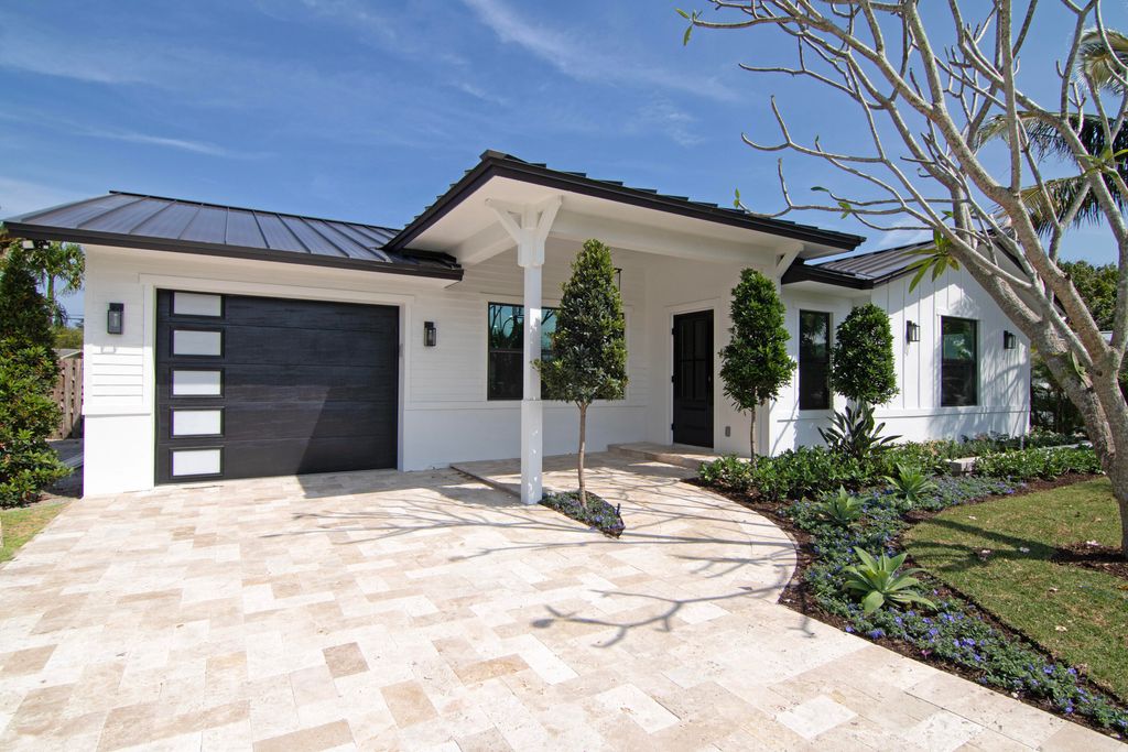 Photo of 275 NE 17th Street, Delray Beach, FL 33444 (MLS # R10975730)