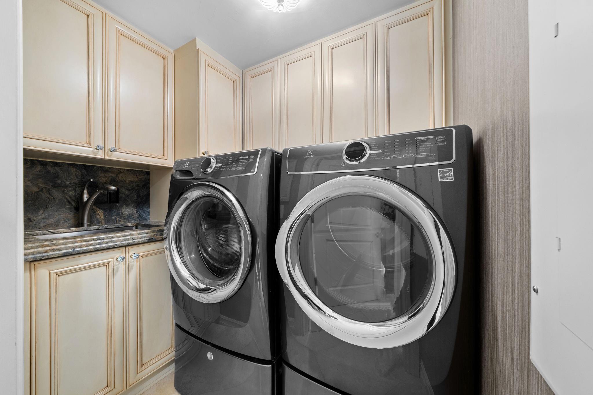 LAS OLAS GRAND - Residential