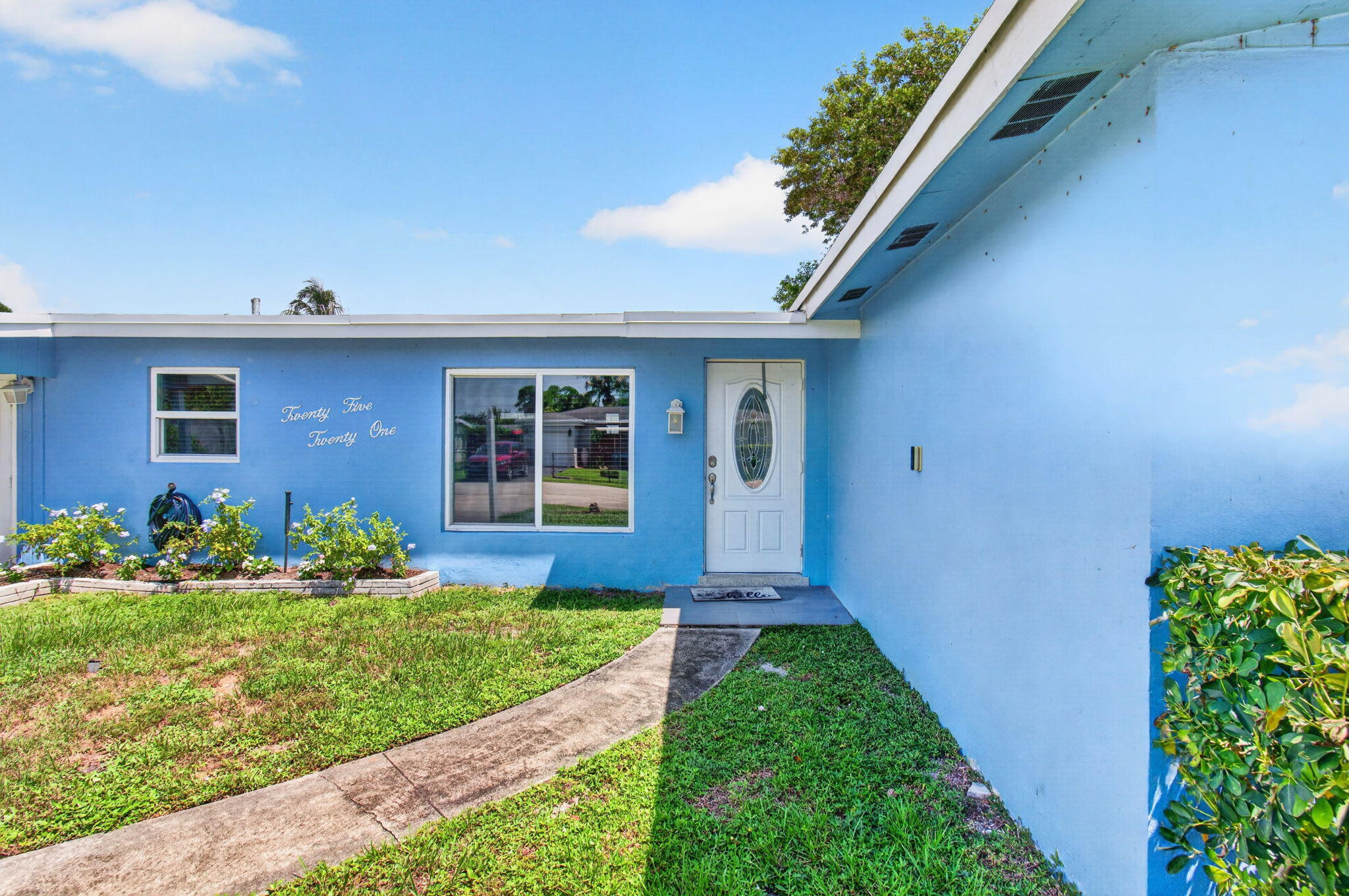 2521 Myrica Road