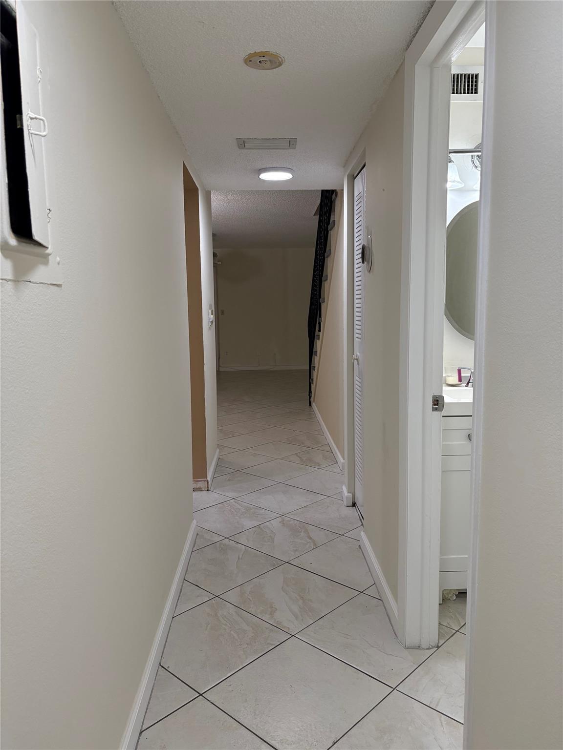 PARK PLAZA TOWNHOUSE COND - Residential Lease