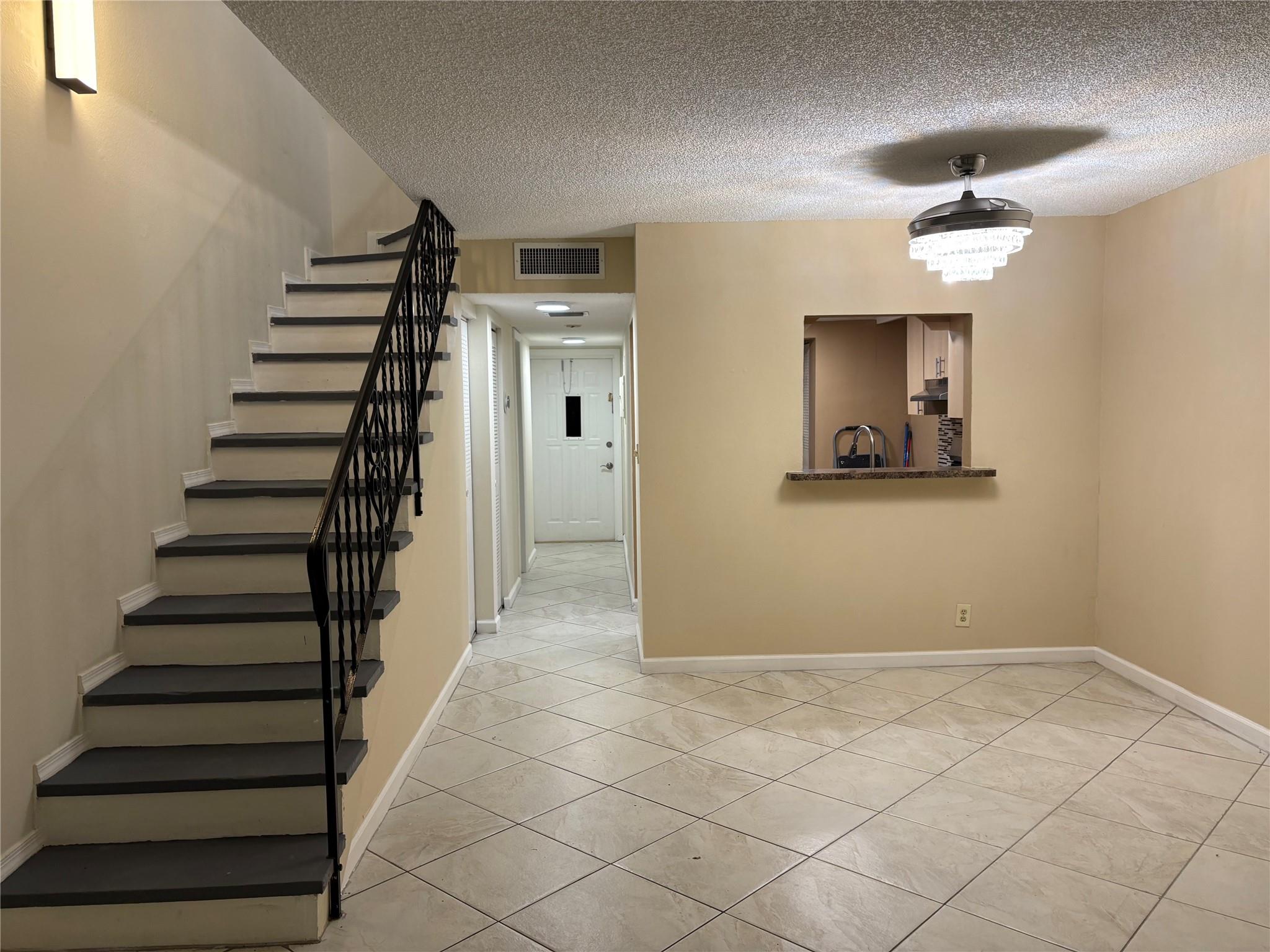 PARK PLAZA TOWNHOUSE COND - Residential Lease