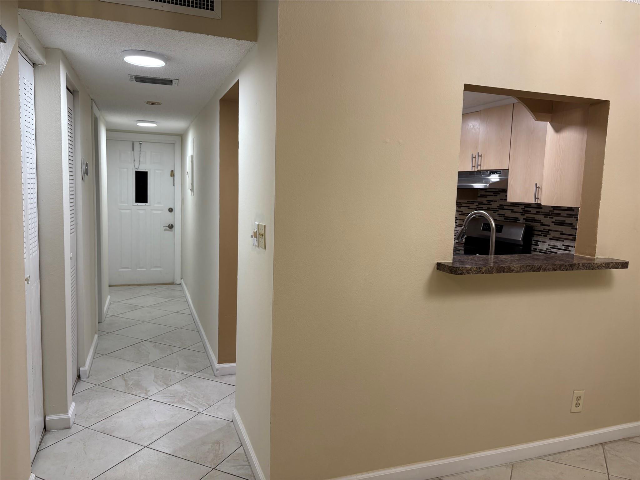 PARK PLAZA TOWNHOUSE COND - Residential Lease