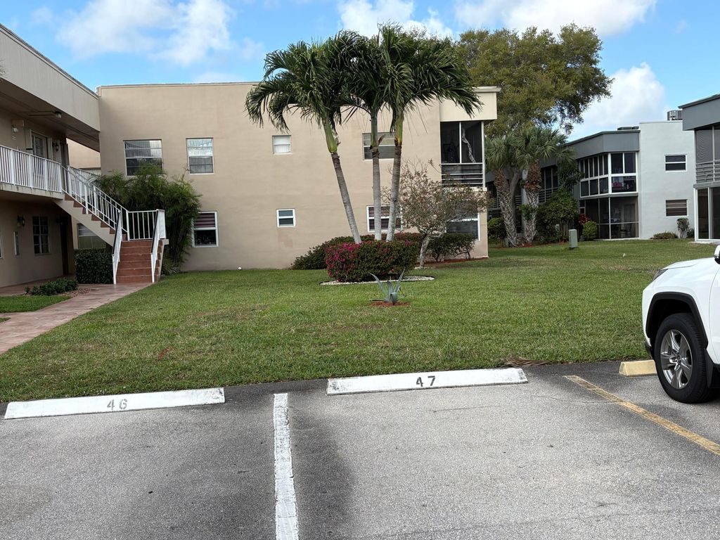 Photo of 862 Normandy R Trail #862 R, Delray Beach, FL 33484 (MLS # B26000251)