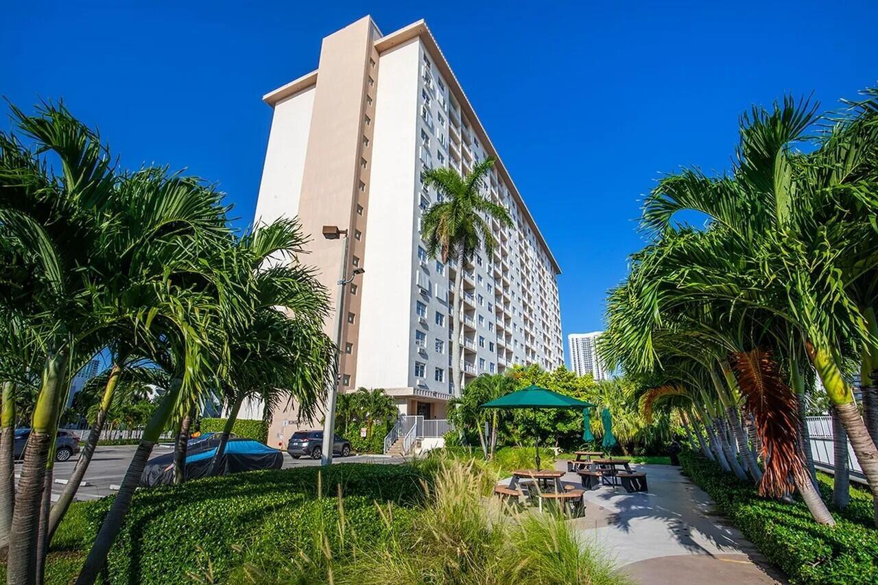 COASTAL TOWERS CONDO - Residential Lease