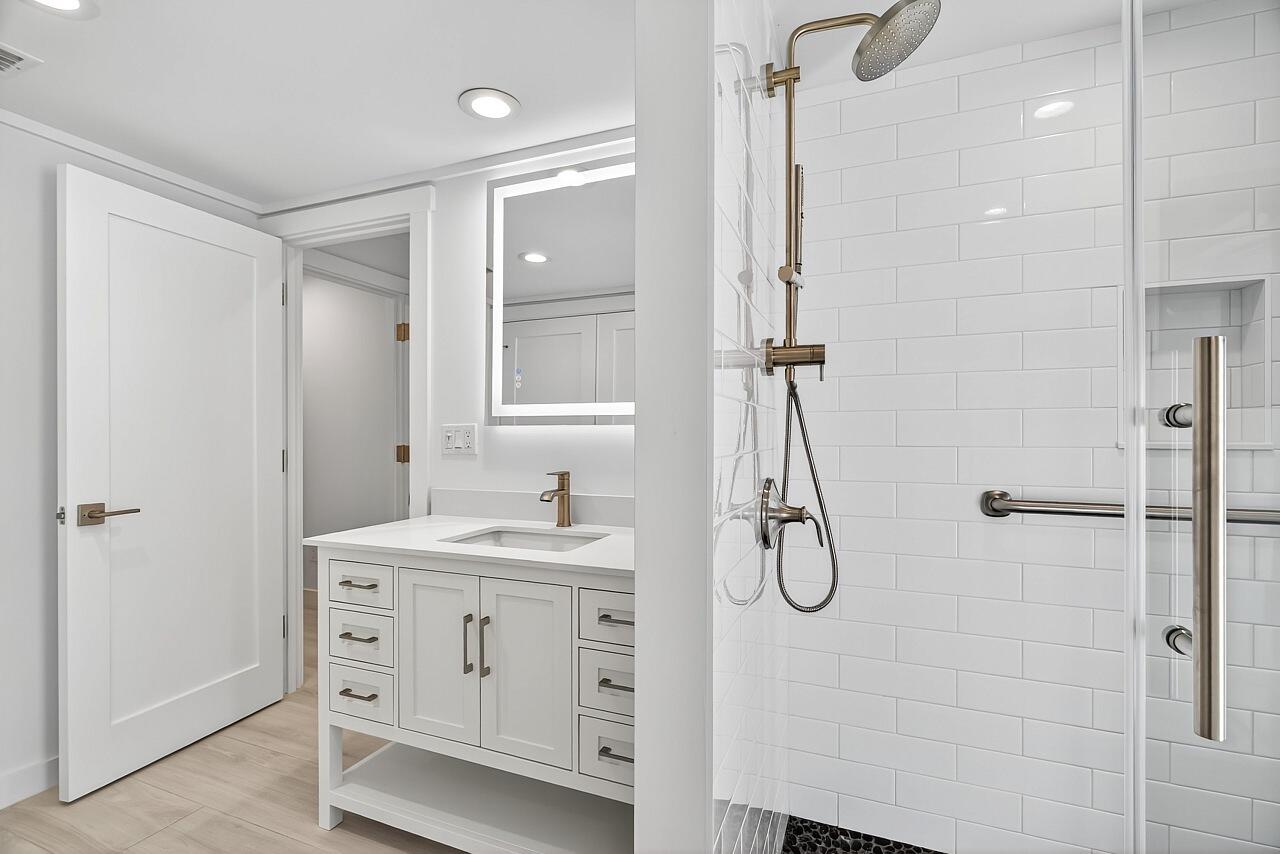 BEACH HOUSE COTTAGES - Residential